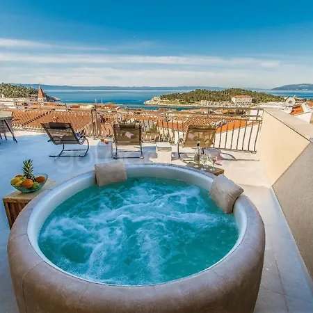 Daire Rooftop Penthouse - Private Hottub & Duplex Whirlpool Makarska