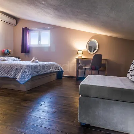 Rooftop Penthouse - Private Hottub & Duplex Whirlpool Apartman