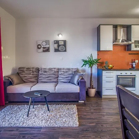 Rooftop Penthouse - Private Hottub & Duplex Whirlpool * Макарска