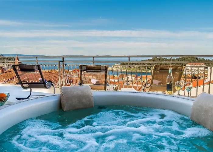 公寓 Rooftop Penthouse - Private Hottub & Duplex Whirlpool 马卡尔斯卡