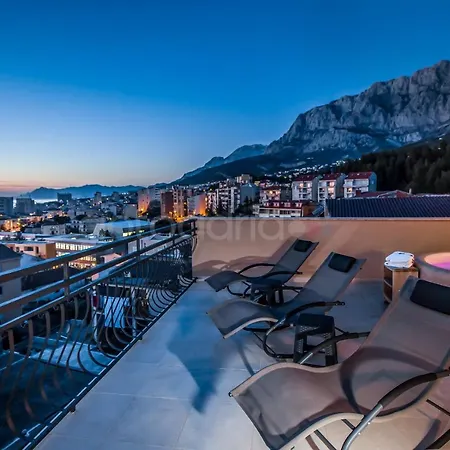 Daire Rooftop Penthouse - Private Hottub & Duplex Whirlpool