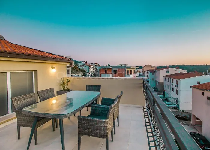 Daire Rooftop Penthouse - Private Hottub & Duplex Whirlpool Makarska